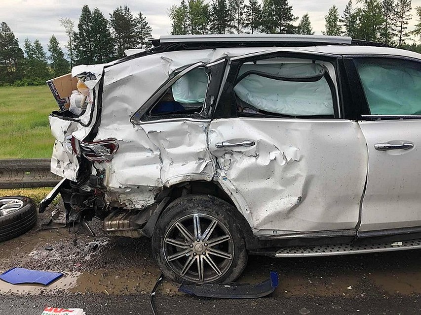 Автомобиль сильно пострадал, но, к счастью, все остались живы