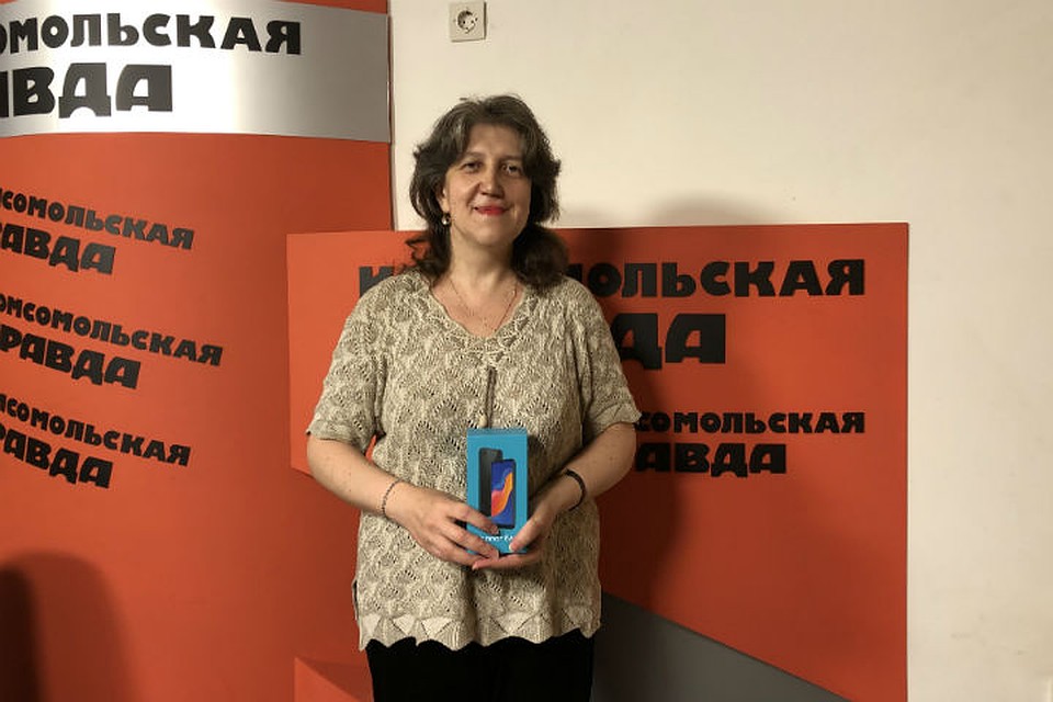 Иркутянка Елена Субботина выиграла смартфон Фото: Андрей СИНЬКОВ