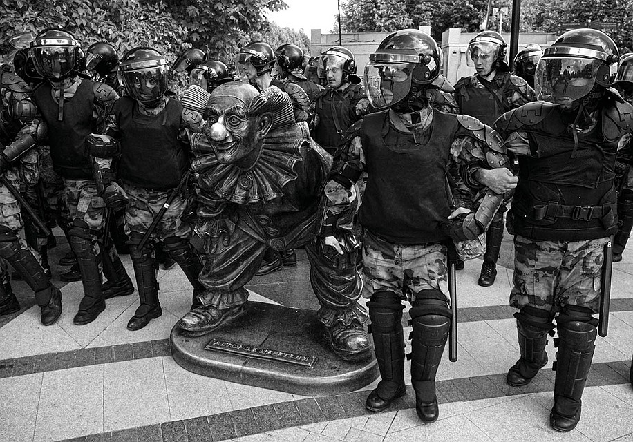 Отметили Михаила за снимок, сделанный рядом с цирком имени Никулина во время протестных акций в Москве летом 2019 года. Фото: Михаил ФРОЛОВ