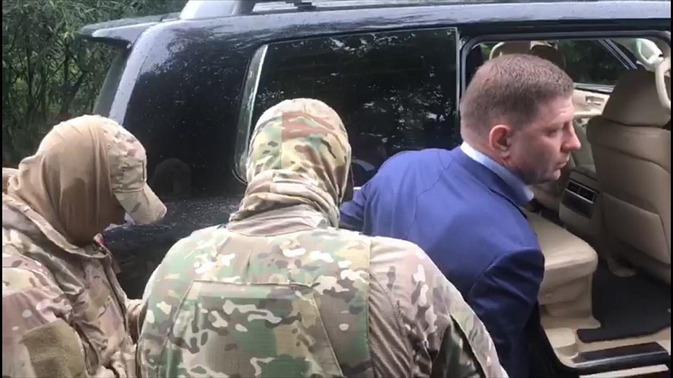 Следствие будет просить суд заключить губернатора под стражу.