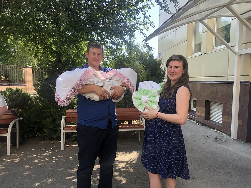 Помогать упраляться с малышами молодым родителям будут бабушки и дедушки. Фото: Ольга ГОПАЛО
