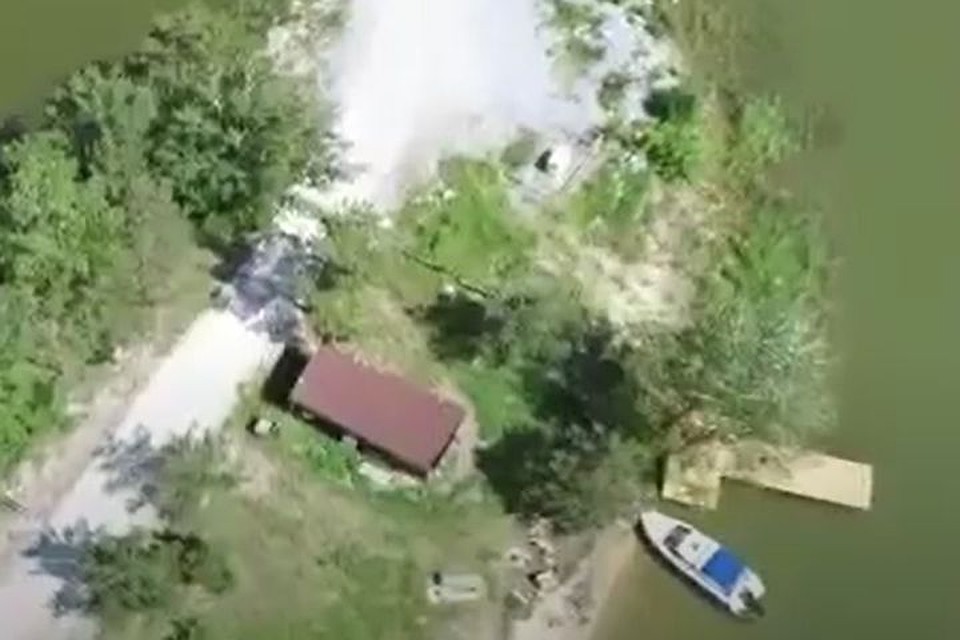 У некоторых элитных дач есть свой пирс. Фото: стоп-кадр