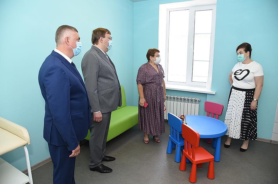 Глава донского минздрава Татьяна Быковская сообщила, что в обновленных лечебных учреждениях внедрены элементы бережливой поликлиники. Фото: Анатолий Карбинов