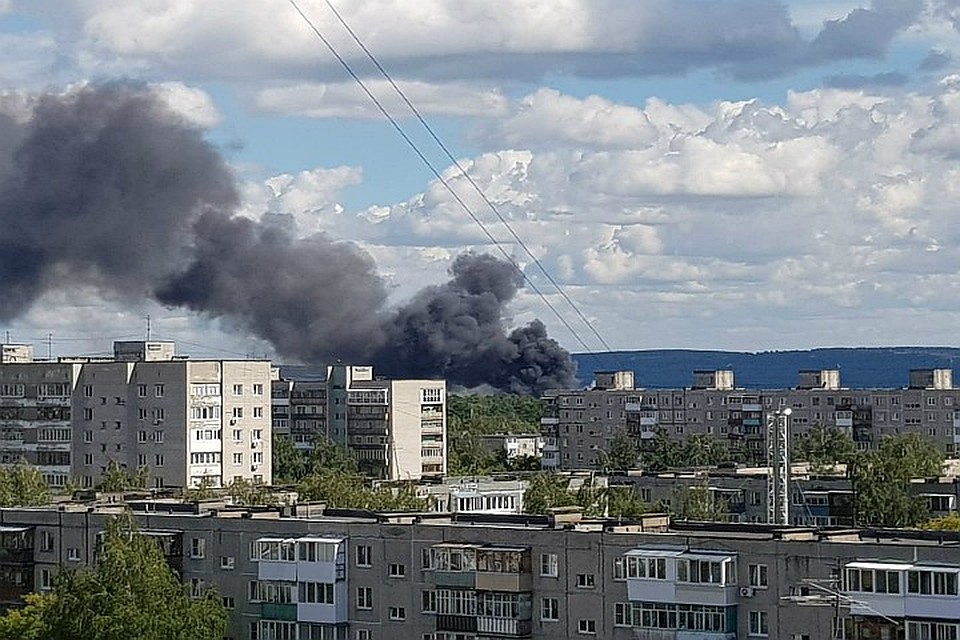 Столб дыма видно из разных частей Дзержинска. Фото: СОЦСЕТИ