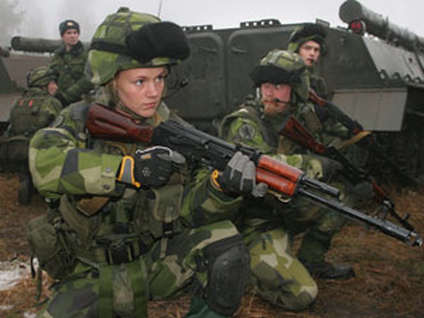 Такие легионерки нашим войскам точно не помешают! На фото - шведские военнослужащие на совместном с Российской армией учении «Снежинка». Фото: ТАСС