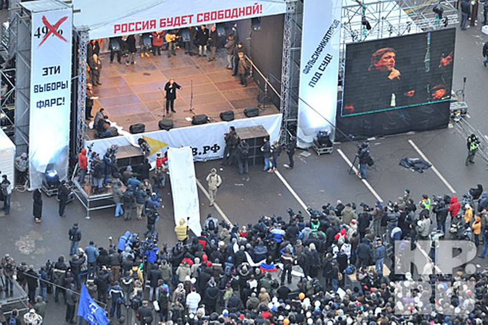 На митинге на проспекте Сахарова людей было больше, чем на Болотной площади Фото: Сергей ШАХИДЖАНЯН
