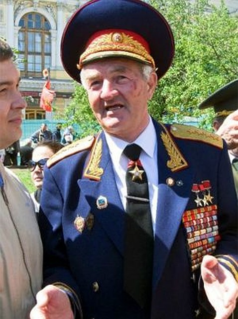 Дмитрий Легкоступов выдает себя за ветерана контрразведки.