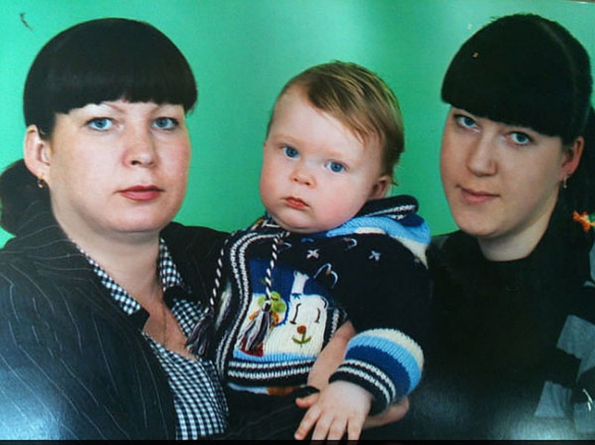 Племянник выпускницы колледжа Лены Носковой (на фото справа) Илюша был самым младшим из погибших.