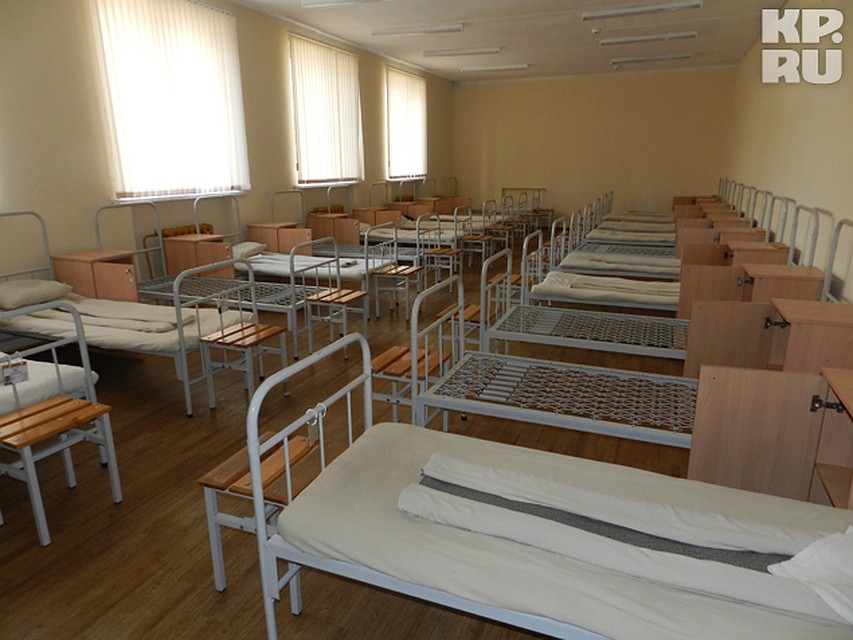 А вот в мужском общежитии не так уютно, как в женском....