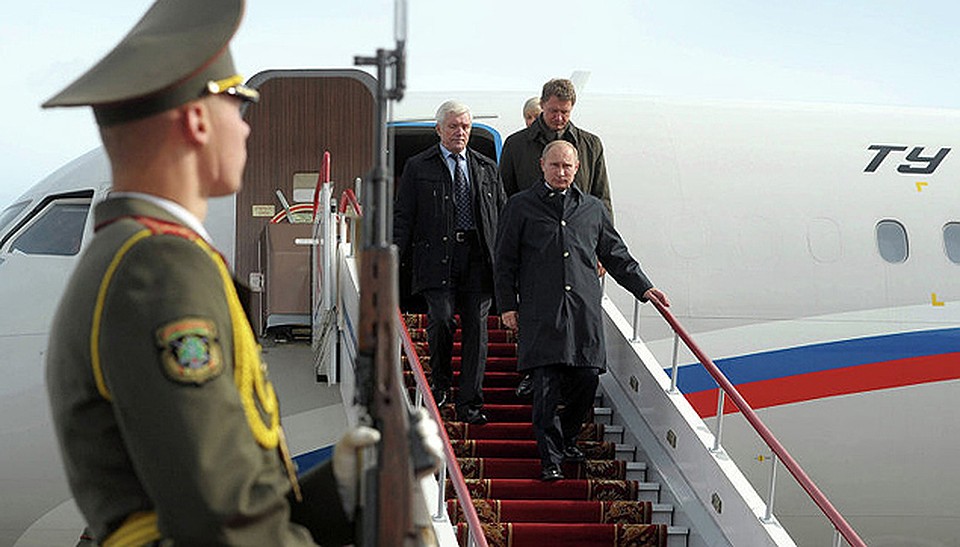 Путина ждали в 10-30 утра, но прилетел он только во втором часу дня.