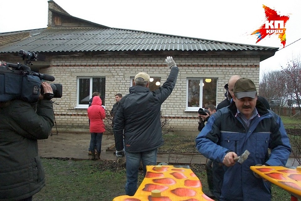 Дети, нравится? И машет рукой Фото: Алексей ФОКИН