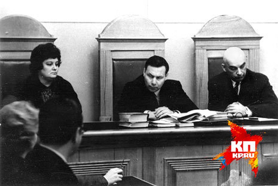 Члены суда над американцем: председатель Г. И. Клементьев (в центре), заседатели Л. М. Балованович и Б. А. Заглядилов.