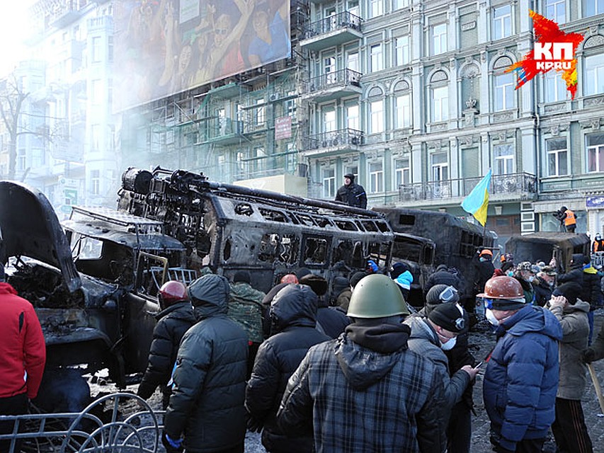 Понять логику с улицы Грушевского в Киеве, где сегодня и идут бои с милицией, непросто