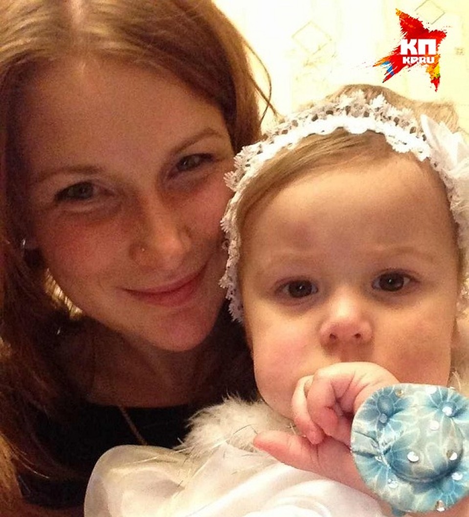 Главная болельщица Алены - ее 2-летняя дочурка Карина