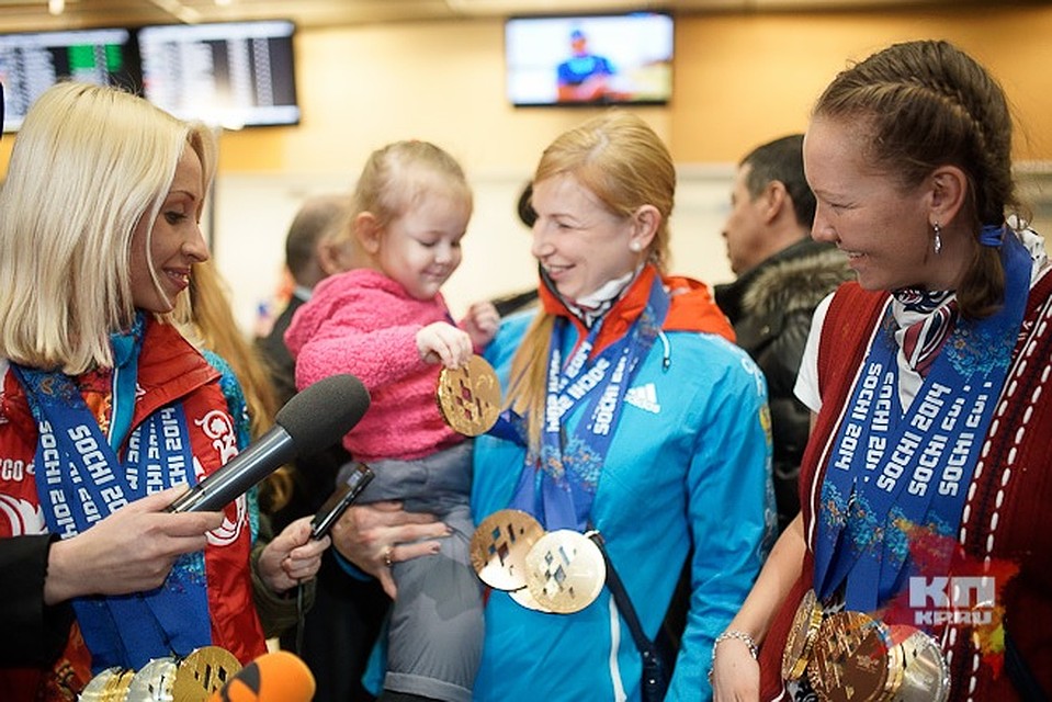 Олимпийские чемпионки (слева направо): Михалина Лысова, Алена Кауфман и Анна Миленина Фото: Алексей БУЛАТОВ