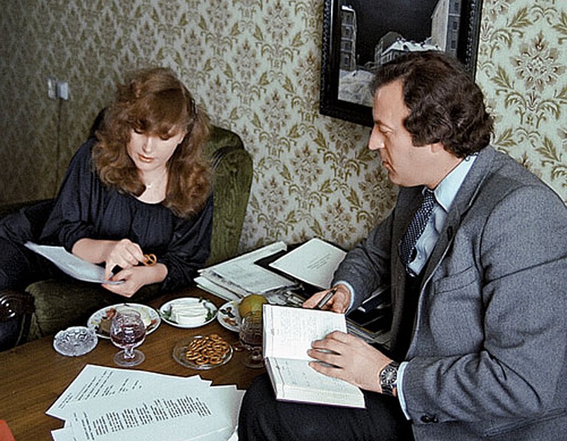 Алла Пугачева и Илья Резник обсуждают текст новой песни (1985). Фото: РИА Новости