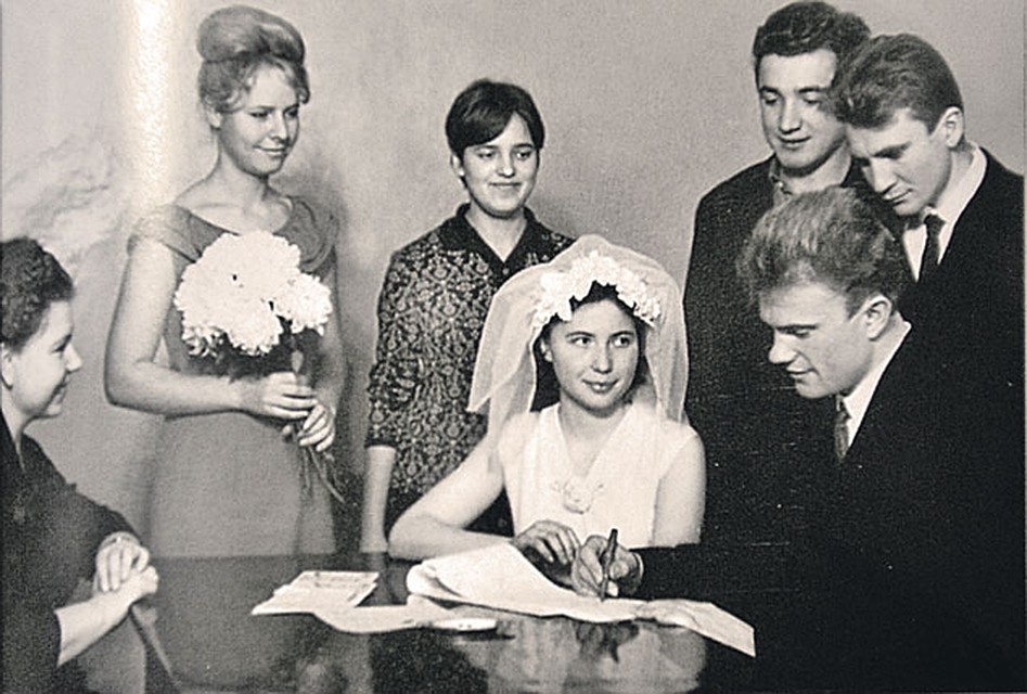 Надежда и Геннадий поженились в 1966-м. Теперь у супругов Зюгановых сын, дочь и восемь внуков.