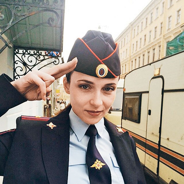 ...но актриса готова дать бой. А посмотрите, как на ней сидит форма! Фото: instagram.com