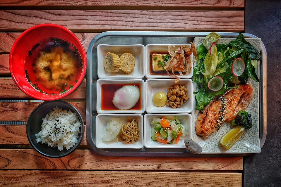 Японские завтраки в [KU:], весенние новинки в Rake и много пива во флагманском «Ян Примус»