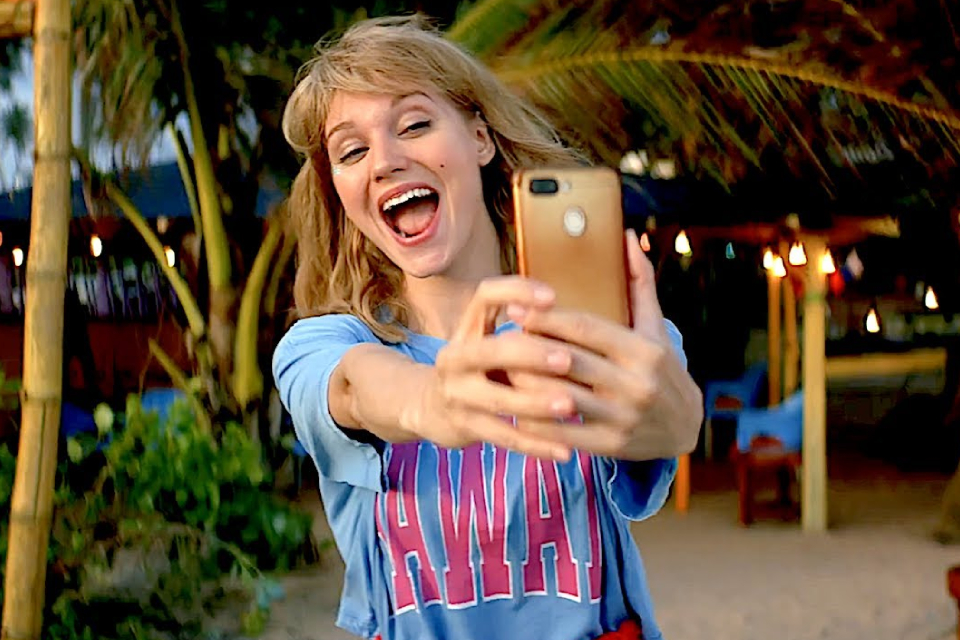 10 фильмов и мультфильмов в российских кинотеатрах в июле 2022: комедия «Булки» с Кристиной Асмус и триллер «Темные очки» Дарио Ардженто