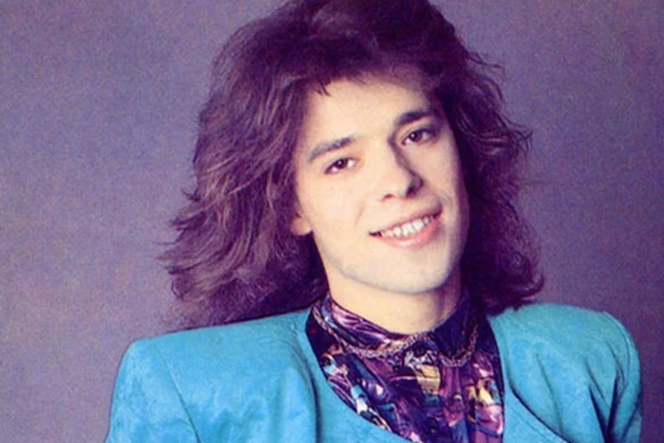 Дәретханадағы видеода жалаңаш жігіт мастурбация жасайды