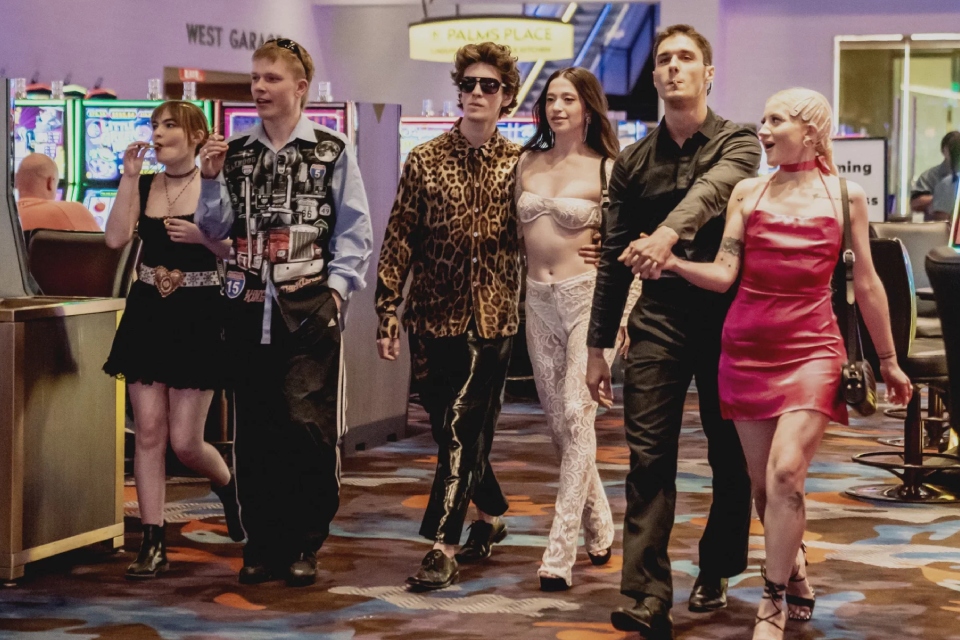 100 лучших фильмов 2024 года, которые стоит увидеть: от «Аноры» с Юрой Борисовым до «Субстанции» с Деми Мур