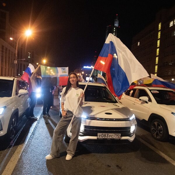 Автопробег в честь Дня флага России