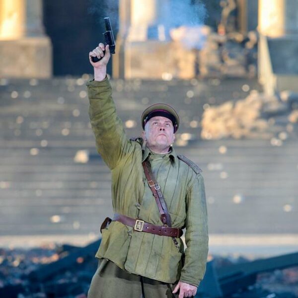 Спектакль «Победа! Знамя над Рейхстагом!» в «Москино»