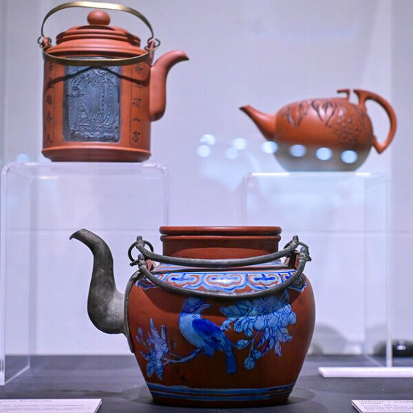 Выставка «Магия пурпурной глины: Исинская керамика цзыша» в музее Востока
