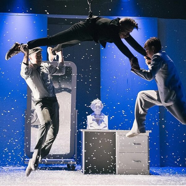 Новогодний спектакль «История года»