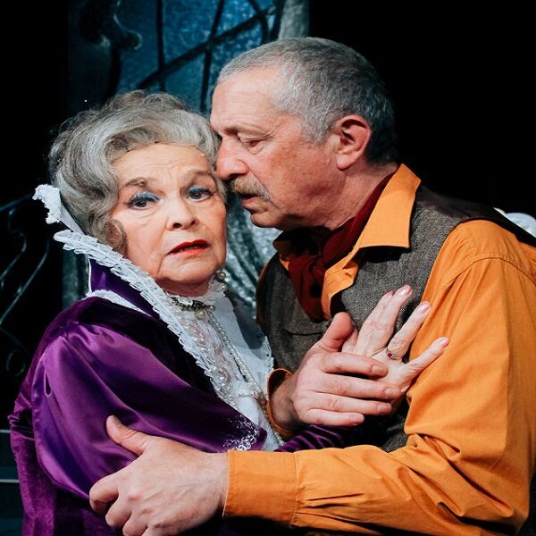 Спектакль «Деревья умирают стоя»