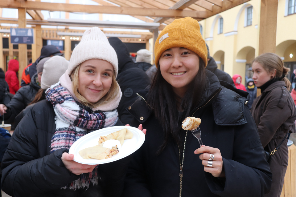 Лучшие фото с празднования Масленицы 2021: сжигание чучела и огненное шоу