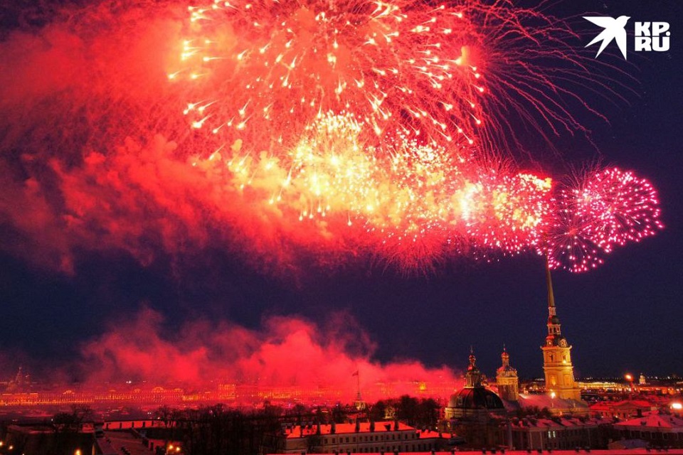 Фото и видео салюта в Санкт-Петербурге 9 мая 2022: лучшие кадры