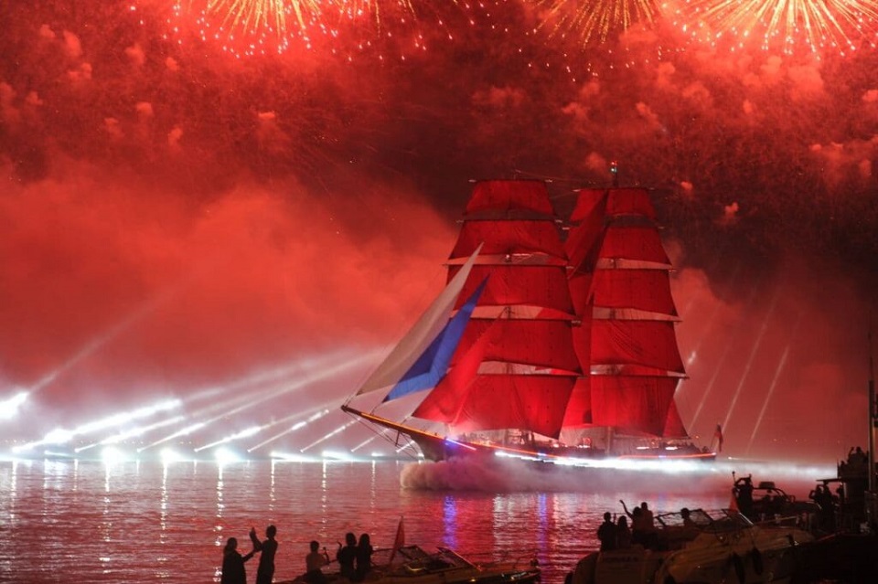 Салют на Алые паруса в Санкт-Петербурге 25 июня 2022: прямая онлайн-трансляция