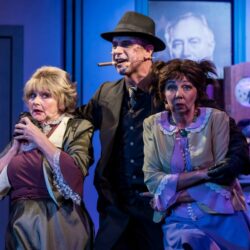 Спектакль «Мышьяк и кружева»