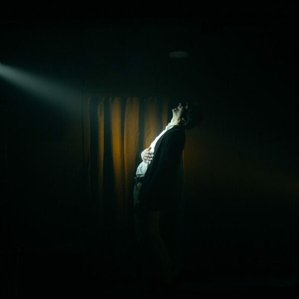 Спектакль «Деревянный макинтош»