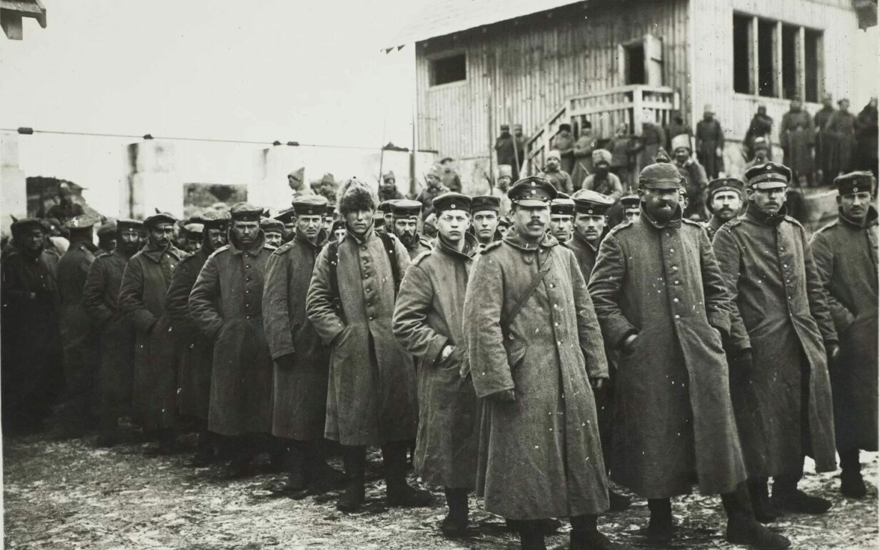 Германские пленные, взятые русскими в бою у озера Нарочь, март 1916 г.

