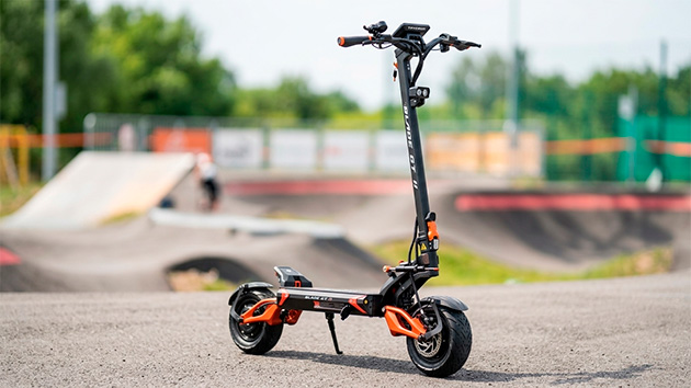 Teverun Blade GT II. Фото: Ян Ляпин / Нейросеть