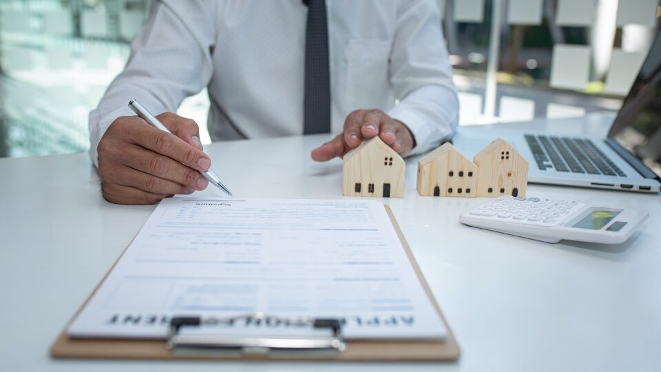 Как заложить квартиру и получить деньги в 2025 году