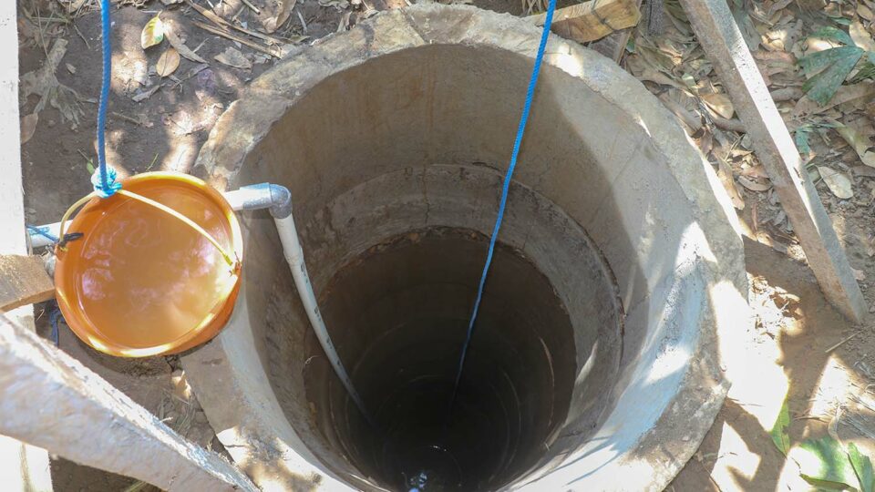 Колодец для водоснабжения частного дома. Фото: Sanatana / Shutterstock / Fotodom