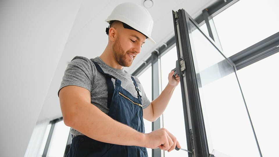 11 лучших компаний по ремонту окон в Новосибирске в 2025 году