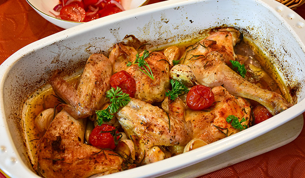 Цыплята, запеченные с мушмулой