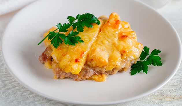 Свинина, запеченная с киви