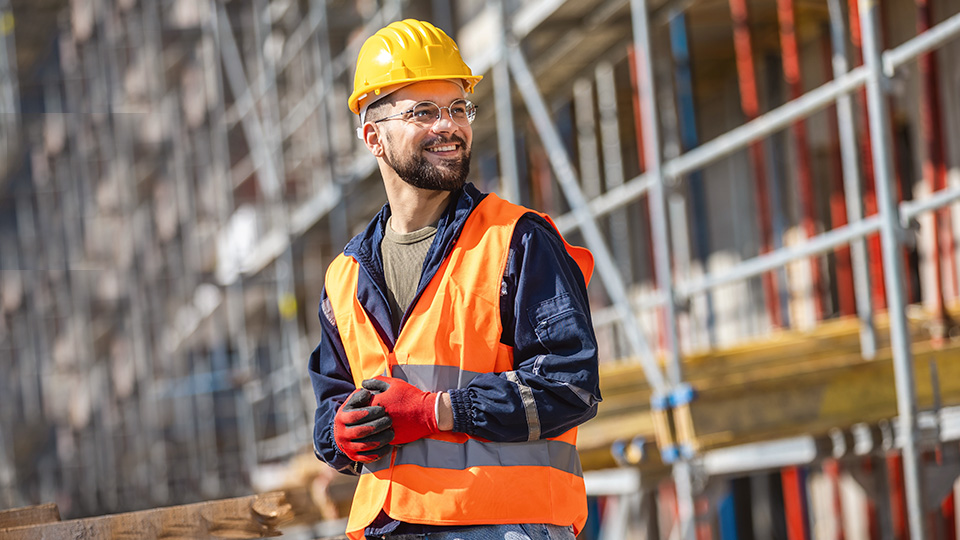 20+ картинок и открыток «С Днем строителя» на 2025 год