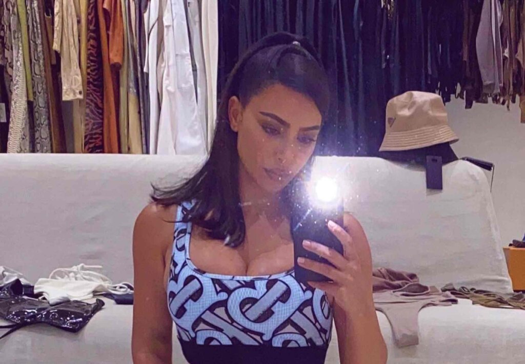 Кардашьян на 40-летие показала все