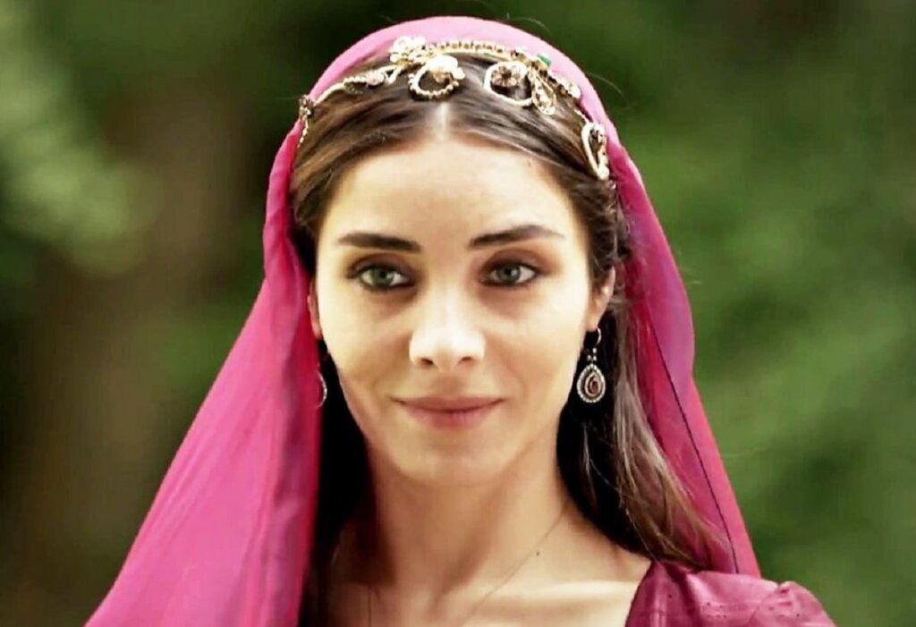 Махидевран из «Великолепного века» живет в особняке, который шикарнее дворца Топкапы. Экскурсия по дому актрисы