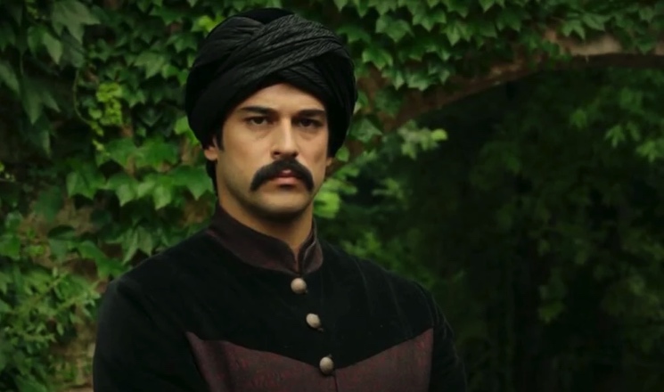 Именно Малкочоглу виновен в том, что все в гареме узнали о связи Нигяр и Ибрагима-паши