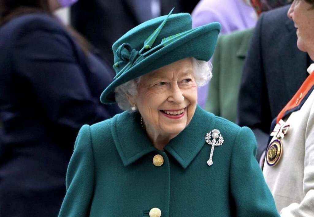 Елизавета II начала готовить правнука к престолу