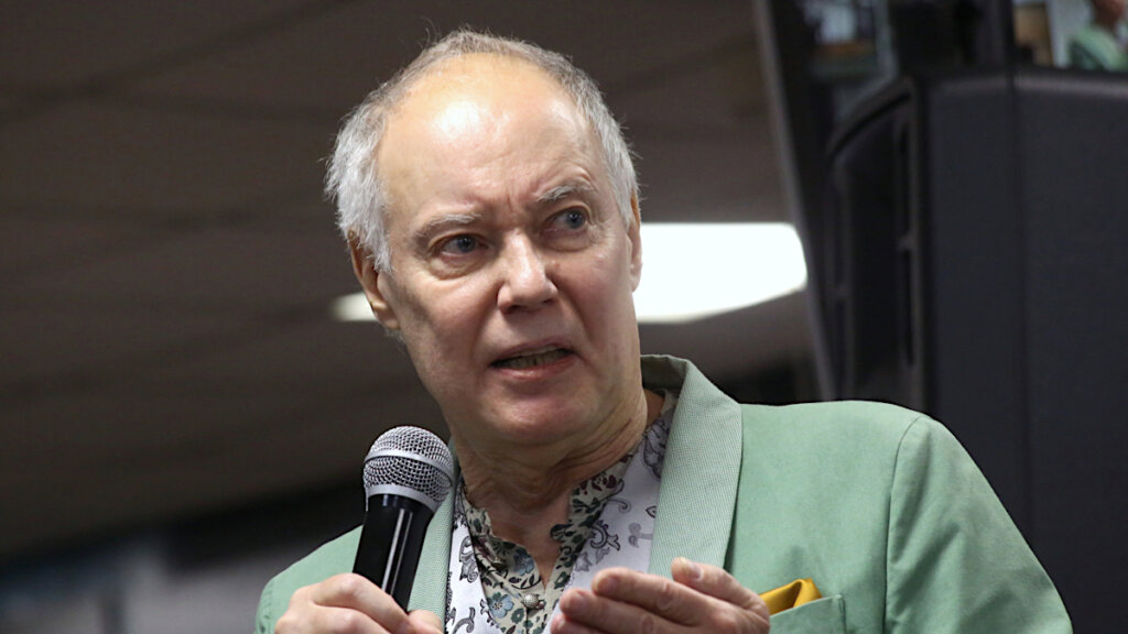 Убитый горем Владимир Конкин путает внучку-сироту с умершей дочерью