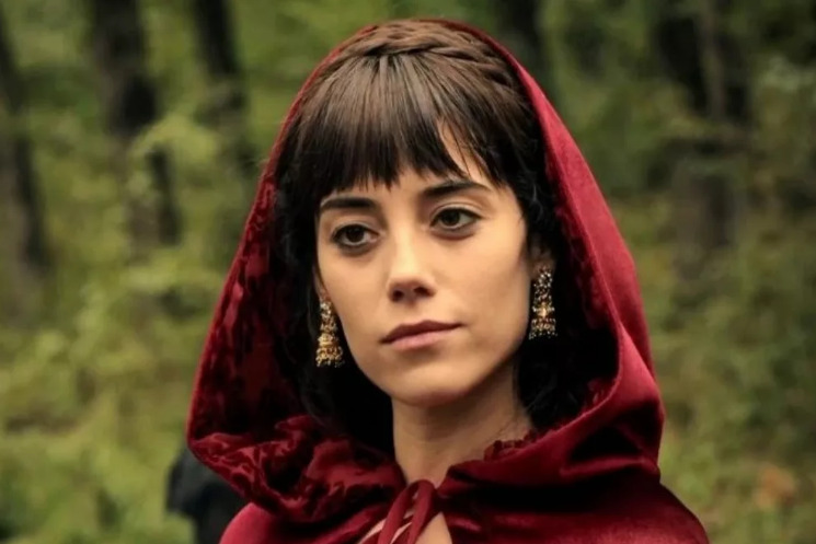 Следом за султаном Сулейманом: Джансу Дере приняла решение покинуть Турцию